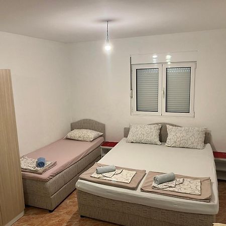 Apartmani Neda Bane Petrovac Buitenkant foto