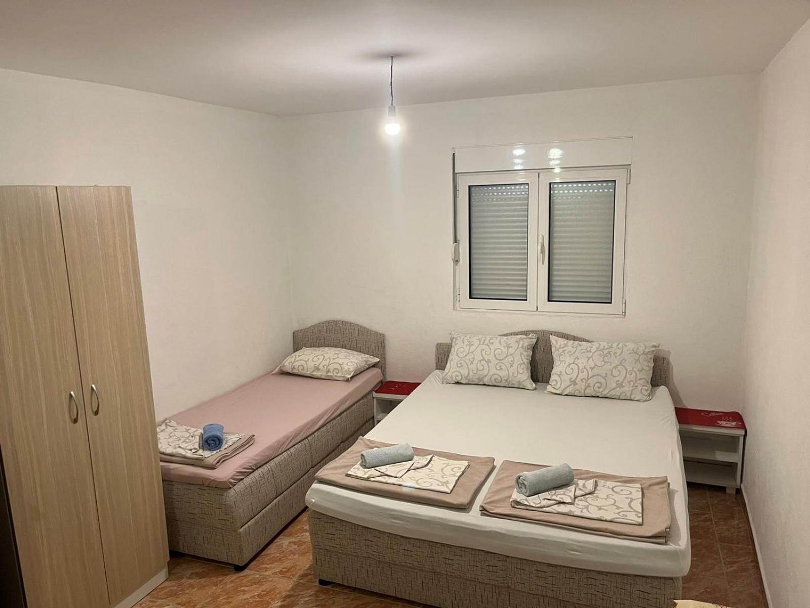 Apartmani Neda Bane Petrovac Buitenkant foto