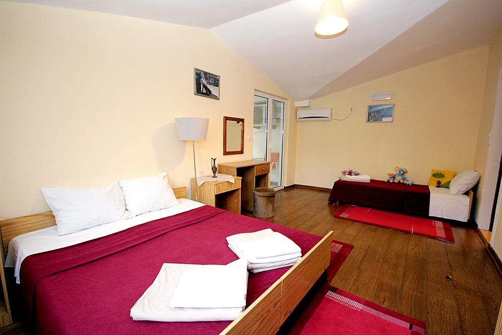 Apartmani Neda Bane Petrovac Kamer foto