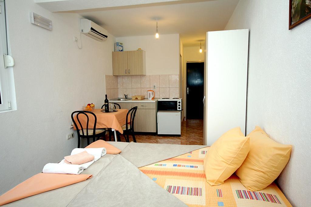 Apartmani Neda Bane Petrovac Kamer foto