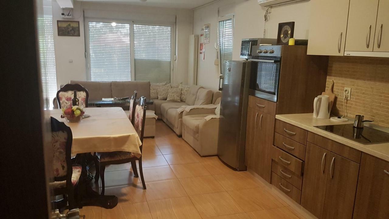 Apartmani Neda Bane Petrovac Buitenkant foto