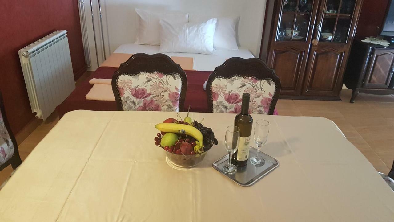 Apartmani Neda Bane Petrovac Buitenkant foto