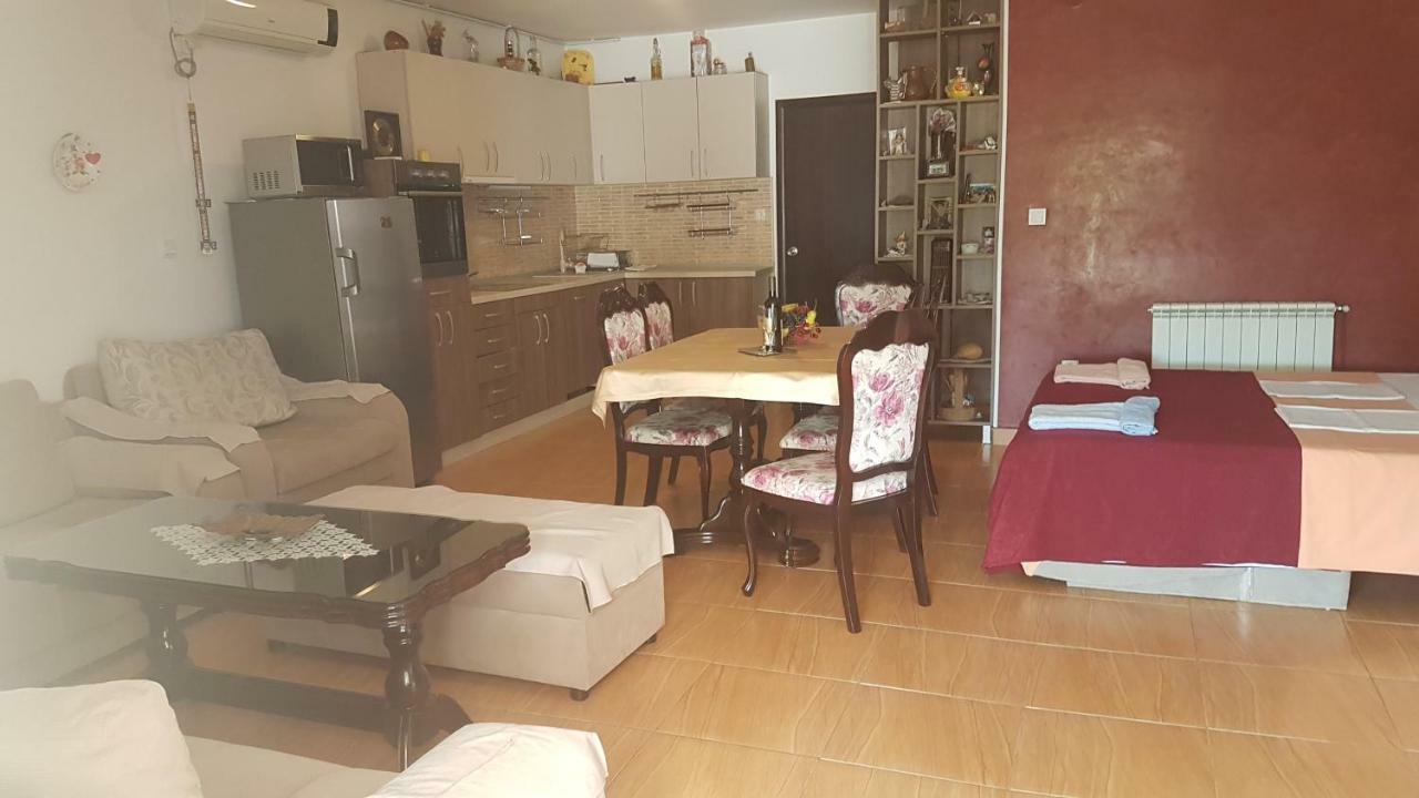 Apartmani Neda Bane Petrovac Buitenkant foto