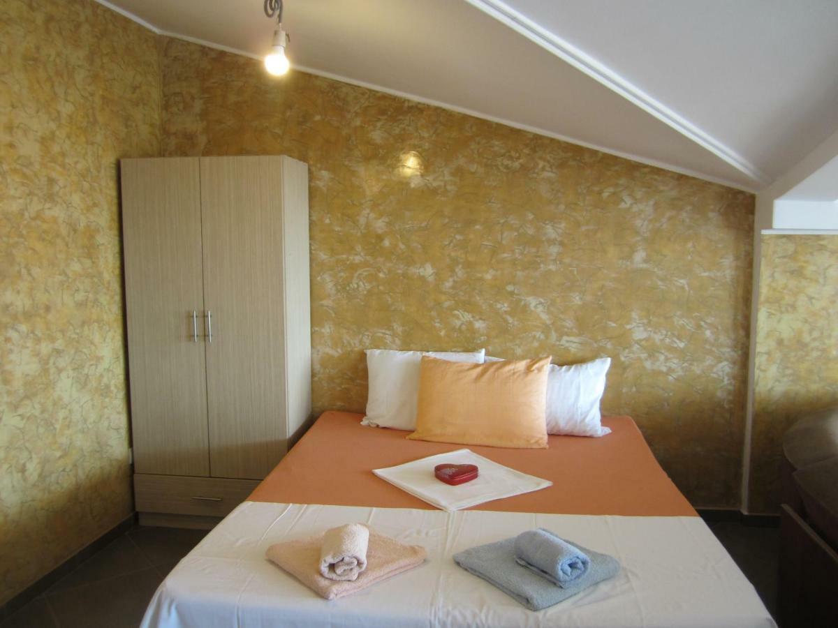 Apartmani Neda Bane Petrovac Buitenkant foto
