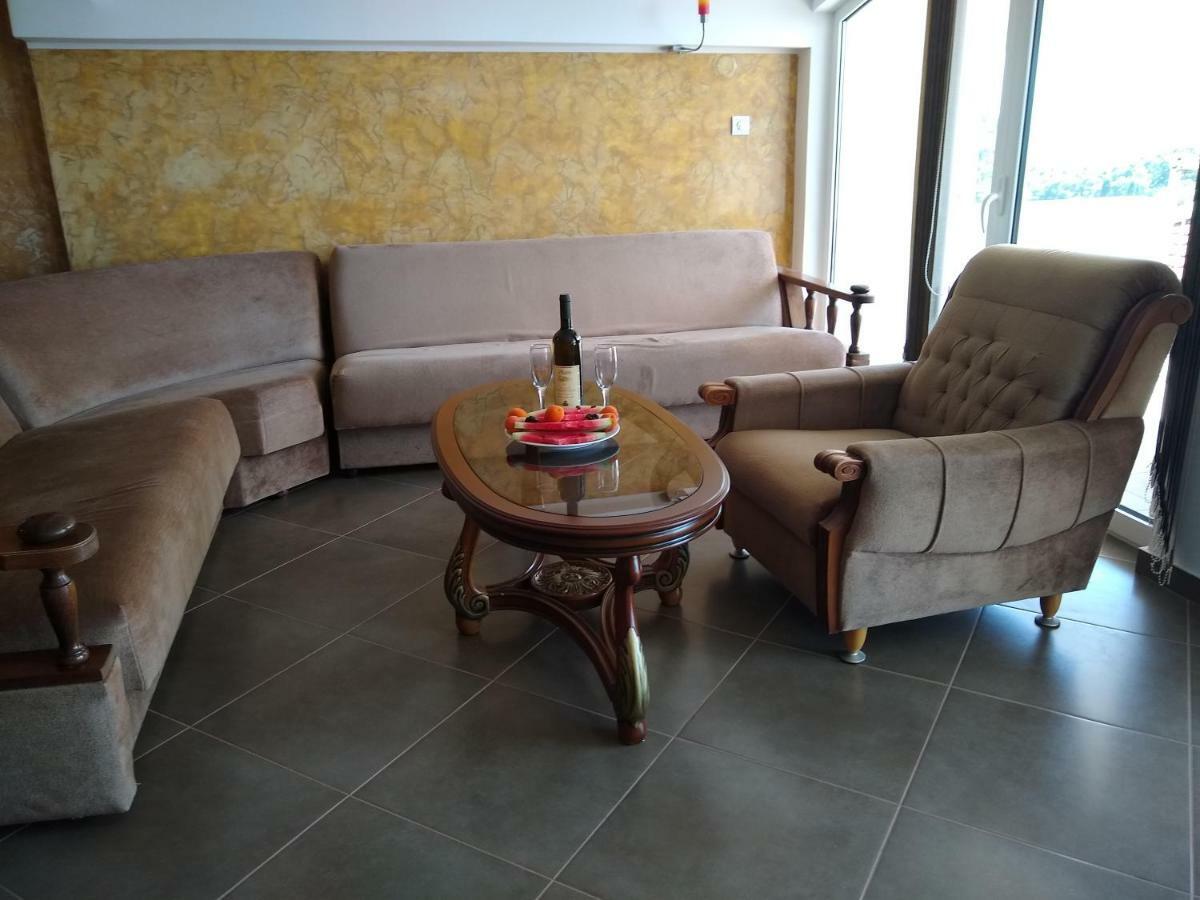 Apartmani Neda Bane Petrovac Buitenkant foto