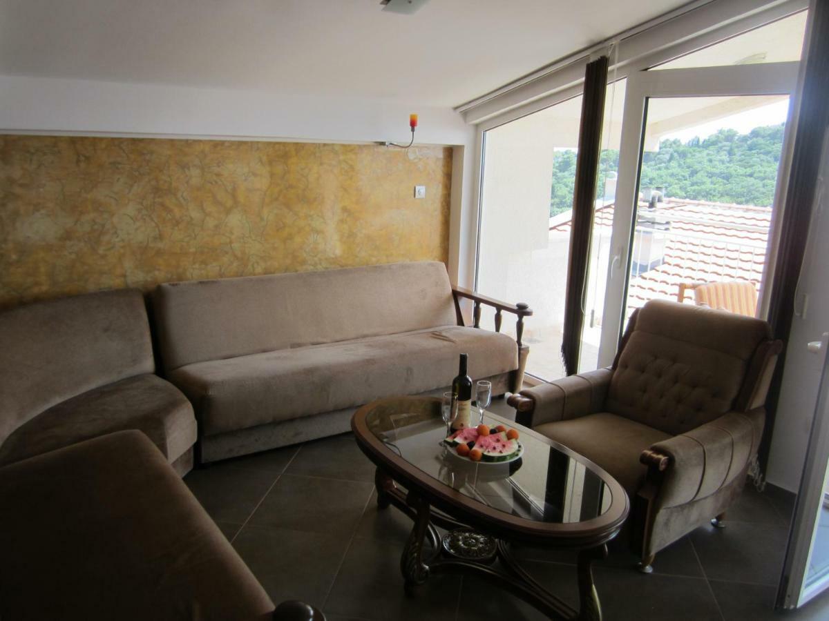 Apartmani Neda Bane Petrovac Buitenkant foto