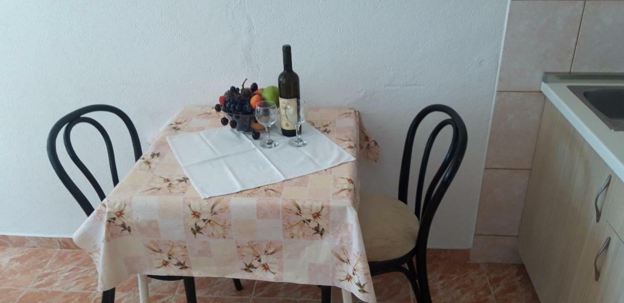 Apartmani Neda Bane Petrovac Buitenkant foto