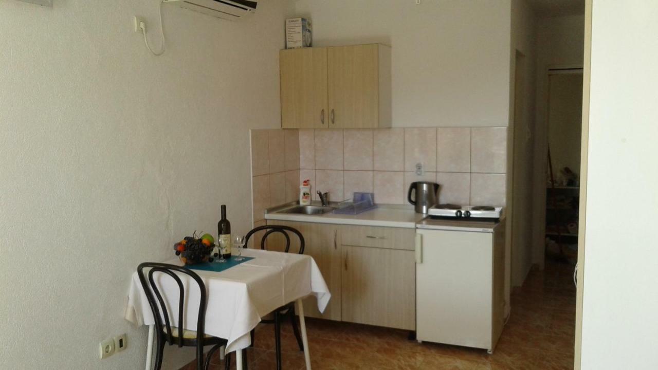 Apartmani Neda Bane Petrovac Buitenkant foto